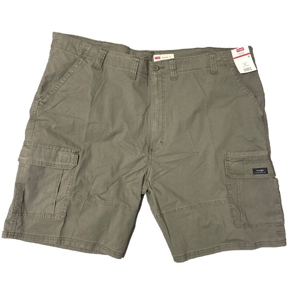 NWT Wrangler Cargo Shorts Men's‎ 48 Five Star Relaxed Fit Epic Soft Flex Green - Picture 1 of 6
